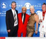 Les No Doubt aux Grammy Awards 2002 : Tom Dumont est à gauche