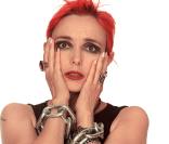 Jeanne Mas dans les années 80 : cheveux rouge, maquillage noir. Son tube de 1986 était bien trouvé ! 