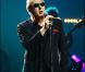 "Oh Gaby" chantait Alain Bashung en 1981... et tout le monde tombait. Lunettes teintées, il continue de faire des ravages et est d'ailleurs nominés aux prochaines Victoires de la musique 