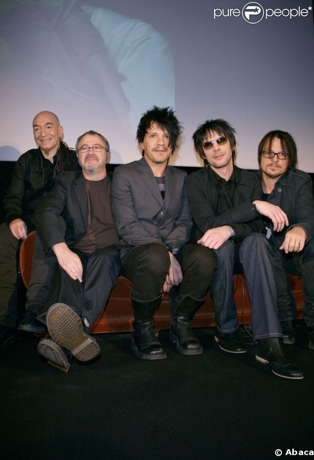 Star dans les années 80, Indochine (mené par Nicolas Sirkis) cartonne toujours autant aujourd'hui ! Leur dernier clip est à voir sur le site Purepeople. 