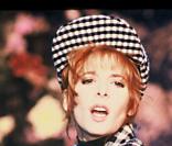 C'est dans les années 80 que la carrière de Mylène Farmer explose avec notamment Libertine ou tant d'autres tubes ! 