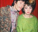 Catheirn Ringer et Fred Chinchin : les Rita Mitsouko cartonnent avec Marcia Baila en 1984. Le groupe devient vite culte ! 