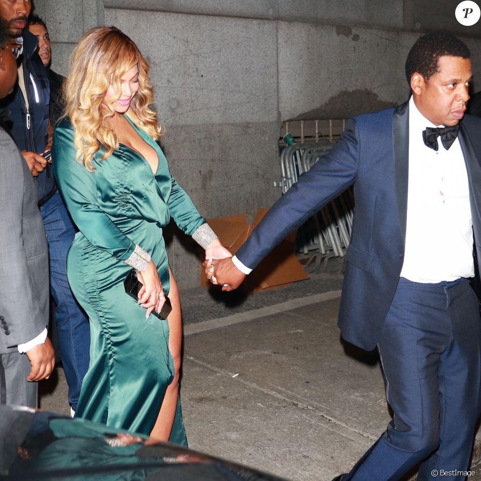 Jay-Z et sa femme Beyonce à la sortie de la 3ème soirée caritative annuelle Diamond Ball à Cipriani Wall Street à New York. Beyonce porte une robe en satin! Le 14 septembre 2017  Jay-Z and Beyonce leave Rihanna's 3rd Annual Diamond Ball Benefitting The Clara Lionel Foundation at Cipriani Wall Street. 14th september 201714/09/2017 - New York