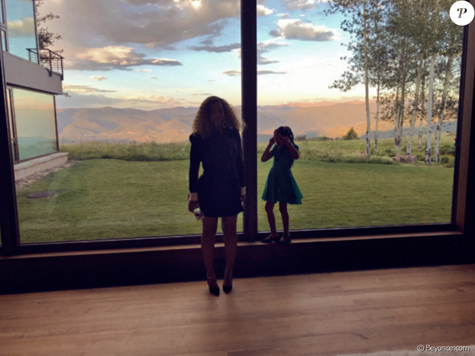 Beyoncé et sa fille Blue Ivy au mariage de son ami Todd Tourso en août 2017. La chanteuse a publié les clichés le 14 octobre sur sur son site internet.