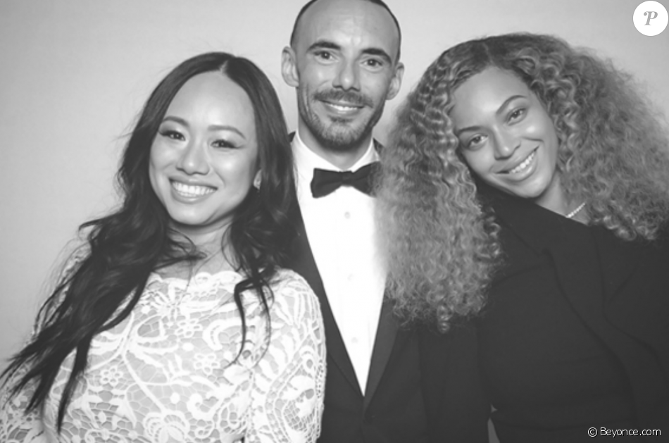 Beyoncé au mariage de ses amis Christina Tang et Todd Tourso en août 2017. La chanteuse a publié les clichés le 14 octobre sur sur son site internet.