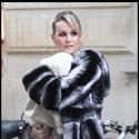 La jolie maman Laeticia Hallyday ne quitte pas Jade et la petite Joy... les deux anges de sa vie ! Regardez...