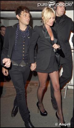 Kate Moss et Jamie Hince, plus proches et élégants que jamais
