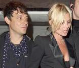 Kate Moss et Jamie Hince, plus proches et élégants que jamais