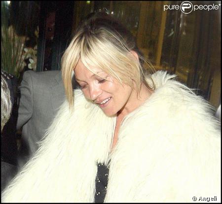 Kate Moss et son manteau improbable ! 25/02/09