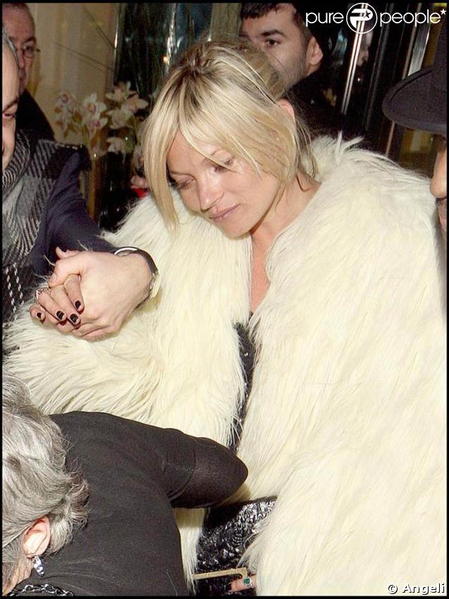 Kate Moss et son manteau improbable ! 25/02/09