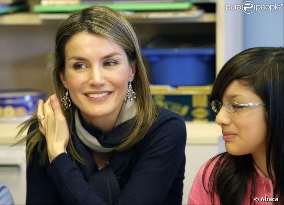 La princesse Letizia d'Espagne venue apporter de la bonne humeur aux enfants malades...