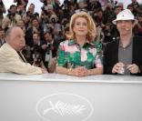 Jean-Paul Roussillon avec l'équipe du film Un conte de Noël, Catherine Deneuve et Arnaud Dépléchin.