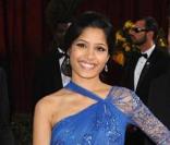 Freida Pinto sur le tapis rouge des Bafta 2009   