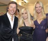 Valeria Mazza et son époux au défilé Versace lundi à Milan