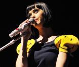 La jolie Katy Perry est une véritable bête de scène aux looks incroyables !