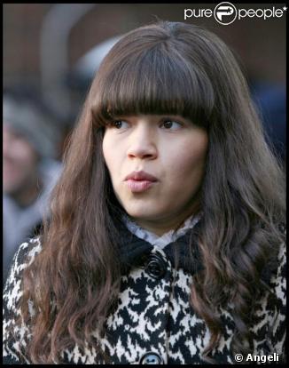America Ferrera sur le tournage d'un épisode de la saison 3 de la série Ugly Betty à New York