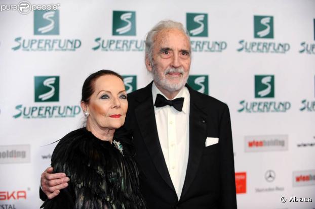 La légende vivante du septième art Christopher Lee, accompagné de sa femme Gitte, à la grande cérémonie des Women's World Awards, qui s'est tenue à Vienne, en Autriche, le 5 mars 2009 !