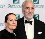 La légende vivante du septième art Christopher Lee, accompagné de sa femme Gitte, à la grande cérémonie des Women's World Awards, qui s'est tenue à Vienne, en Autriche, le 5 mars 2009 !