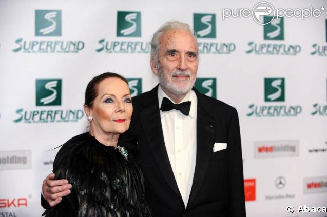 La légende vivante du septième art Christopher Lee, accompagné de sa femme Gitte, à la grande cérémonie des Women's World Awards, qui s'est tenue à Vienne, en Autriche, le 5 mars 2009 !