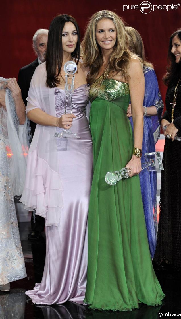 Monica Bellucci et Elle Macpherson, deux superbes sirènes sur le tapis rouge de la grande cérémonie des Women's World Awards, qui s'est tenue à Vienne, en Autriche, le 5 mars 2009 !