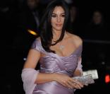 Monica Bellucci, absolument splendide dans une robe parme la mettant superbement en valeur, à la grande cérémonie des Women's World Awards, qui s'est tenue à Vienne, en Autriche, le 5 mars 2009 !