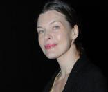 Milla Jovovich fabuleuse au défilé Dior à Paris vendredi 6 mars