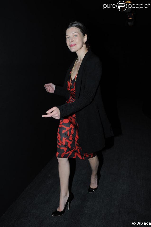 Milla Jovovich fabuleuse au défilé Dior à Paris vendredi 6 mars