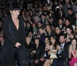 John Galliano lors du final de son show Dior  