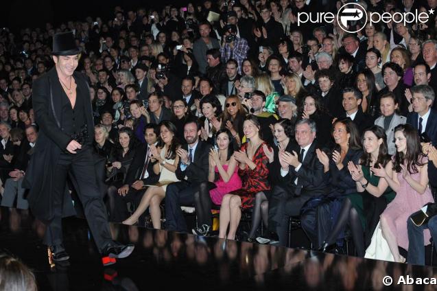 John Galliano lors du final de son show Dior  