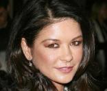  Catherine Zeta-Jones était également présente à l'hommage rendu au patriarche Kirk Douglas, 92 ans, qui fait un one-man-show à Culver City 
 &nbsp; 