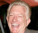 Le producteur Peter Douglas, demi-frère de Michael, était présent pour l'hommage au patriarche Kirk, 92 ans qui fait un one-man-show à Culver City