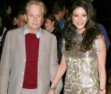 Michael Douglas et son épouse Catherine Zeta-Jones présents pour l'hommage au patriarche Kirk, 92 ans qui fait un one-man-show à Culver City