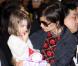 Katie Holmes et Suri arrivent à l'aéroport Narita, à Chiba, au Japon, le 8 mars 2009.