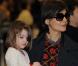 Katie Holmes et Suri arrivent à l'aéroport Narita, à Chiba, au Japon, le 8 mars 2009.