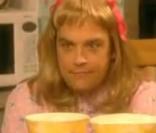 Robbie Williams dans son show télévisé déguisé en petite fille