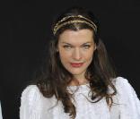 Milla Jovovich lors du photocall du défilé Chanel au Grand Palais, le 10 mars 2009