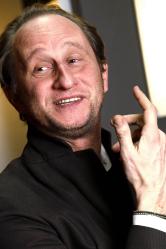 Le comédien Benoît Poelvoorde... sera bientot votre nouveau partenaire de jeu !!!