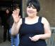 Beth Ditto à Paris au défilé Stella McCartney. Oui, c"est une robe Hervé Léger portée d"ahbitude par les brindilles et les tops. Bravo ! 