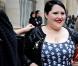 Beth Ditto à Paris à la sortie d"un défilé. On aime sa robe imprimée portée avec des simples ballerines 
