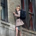 Quand la superbe Angelina Jolie... se prend pour... Spider-Man !!! Regardez !