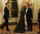 Valérie Pécresse embrasse le chef de l'Etat en arrivant à l'Elysée pour le dîner donné en l'honneur du président libanais, le 16 mars 2009 