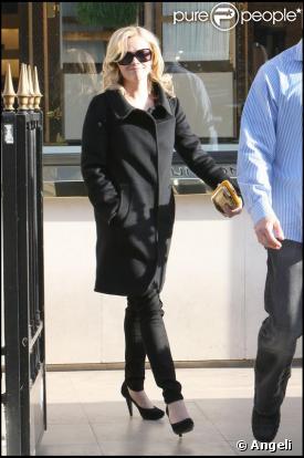 Reese Witherspoon avenue Montaigne à Paris lundi 16 mars