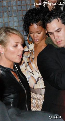 Rihanna sortant du club Les Deux à Hollywood