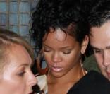 Rihanna à la sortie du club Les Deux