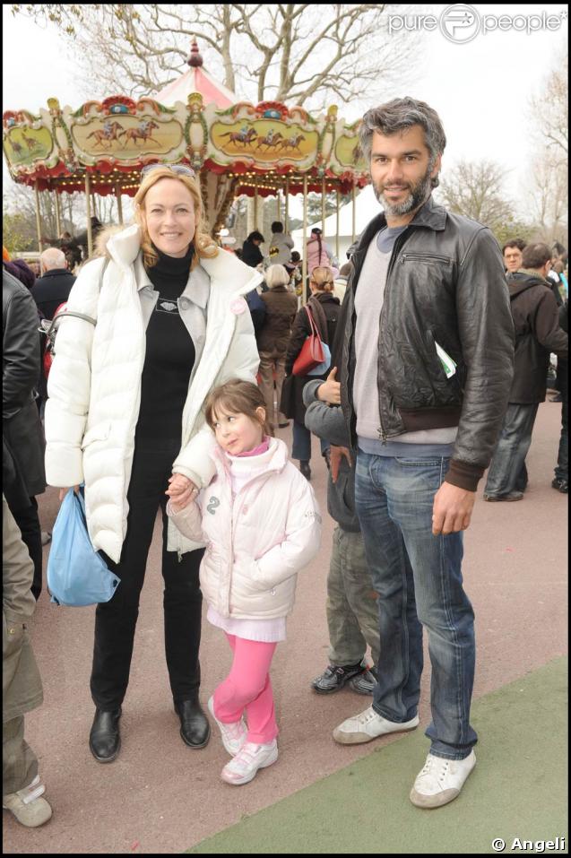 Pour la sixième sixième saison des Dimanches au galop de France Galop, les stars ont été nombreuses à prendre du bon temps en famille, à l'instar d'Alexandra Vandernoot et François Vincentelli 