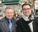Pour la sixième sixième saison des Dimanches au galop de France Galop, les stars ont été nombreuses à prendre du bon temps en famille. Laurent Broomhead et Robin Renucci. 
