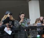 Pour la sixième sixième saison des Dimanches au galop de France Galop, les stars ont été nombreuses à prendre du bon temps en famille. Ce 2e 