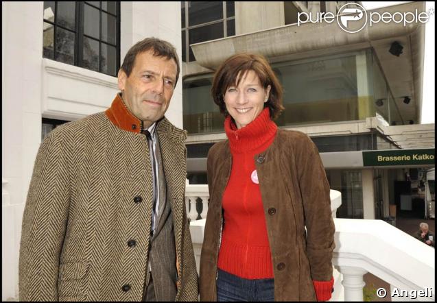 Pour la sixième sixième saison des Dimanches au galop de France Galop, les stars ont été nombreuses à prendre du bon temps en famille. Le directeur de France Galop avec Carole Gaessler. 
