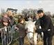 Pour la sixième sixième saison des Dimanches au galop de France Galop, les stars ont été nombreuses à prendre du bon temps en famille. Ce deuxième "Dimanche" de 2009 a attiré à l'hippodrome d'Auteuil quelque 10 000 visiteurs. Henri Leconte guide Ulys