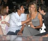 Julio Iglesias Jr entouré de sa soeur Chabeli (G) et de sa compagne Charisse Verhaert (D) 